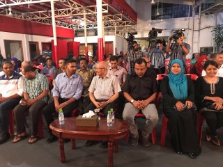 ރައްޔިތުން ތިބީ ވަޒީފާ ގެއްލުމާއި ހައްޔަރުވެދާނެ ކަމުގެ ބިރުގައި:އަނާރާ