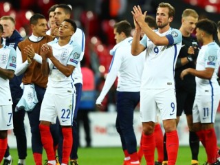 ސްލޮވީނިއާ އަތުން މޮޅުވެ ފީފާ ވޯލްޑް ކަޕްގެ ޖާގަ ކަށަވަރު ކުރުމަށްފަހު އިންގްލެންޑްގެ ކުޅުންތެރިން އުފާފާޅު ކުރަނީ