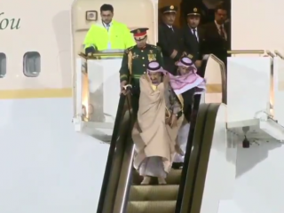 ރަޝިއާ ދަތުރުފުޅުގައި ސައުދީ ރަސްގެފާނުގެ ރަން އެސްކަލޭޓަރ މަސައްކަތެއް ނުކުރި