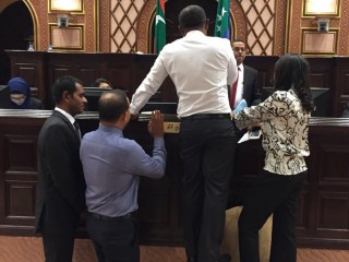 ބަޖެޓަކީ ހަމައެކަނި ސަރުކާރު ކޯލިޝަންގެ މެމްބަރުންގެ މެދުގައި ނިންމާލެވޭނެ އެއްޗެއް ނޫން: ރޮޒައިނާ