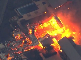 ކެލިފޯނިއާގެ ވައިން އުފައްދާ ސަރަހައްދުގައި ރޯވެ އަނދަނީ