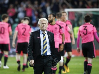 ސްކޮޓްލެންޑްގެ ކޯޗުގެ މަގާމުން ސްޓްރެޗަން ވަކިވެއްޖެ