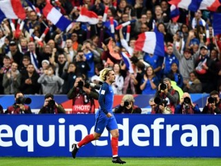 ބެލާރޫސް ކޮޅަށް ލަނޑު ޖެހުމަށް ފަހު ފްރާންސްގެ ފޯވާޑް އެންޓޮއިން ގްރިޒްމަން އުފާފާޅު ކުރަނީ