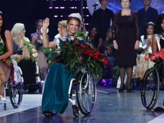 ވީލް ޗެއާ އެވޯޑް ލިބުނީ އެލެކްސަންޑްރާއަށް