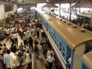 ލަންކާގެ ރޭލު ޑްރައިވަރުން އިހުތިޖާޖުގައި، އެތައް ހާސްބަޔަކު ދަތުރު ނުކުރެވިފައި