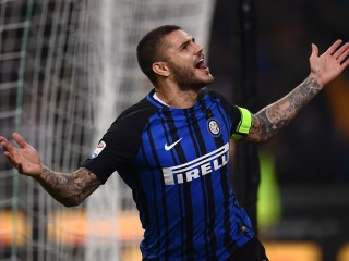 އިންޓައަށް ކުޅެމުން އަންނަ އިކާޑީ