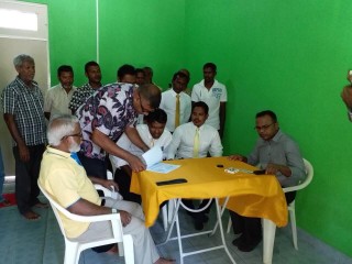 ރަތްމަންދޫގެ ދެ ކައުންސިލަރުން އެމްޑީޕީއަށް ސޮއިކުރުން 