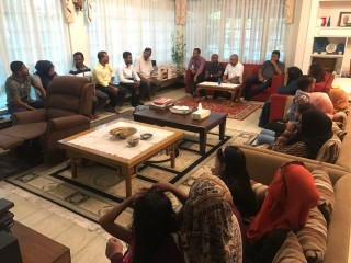 ކޮޅުނބުގައި ދިރިއުޅޭ އެމްޑީޕީ މެންބަރުންނާ ރައީސް ނަޝީދު ބައްދަލު ކުރައްވައިފި