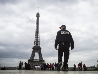 ފްރާންސްގެ މިސްކިތްތަކަށް ހަމަލާދޭން އުޅުނު ބަޔަކު ހައްޔަރުކޮށްފި