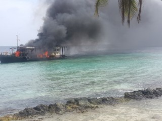 އަލިފާން ރޯވެ އަޑިއަށްދިޔަ ބޯޓުން ތެޔޮ ލީކުވާތީ އެމްއެންޑީއެފް ޑައިވަރުން ހަރަކާތްތެރިވަނީ