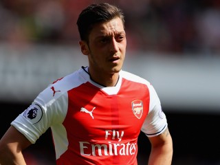 އޮޒިލް އަންނަ އަހަރު މެންޗެސްޓާ އަށް ވިއްކާލަން އުޅޭކަމުގެ ވާހަކަ ދެކެވެން ފަށައިފި