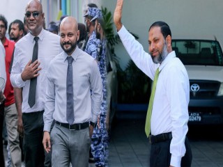 އަދާލަތު ޕާޓީގެ ރައީސް އިމްރާން އަބްދުﷲ އާއި، ދިއްގަރު ދާއިރާގެ މެމްބަރު ފާރިސް މައުމޫން