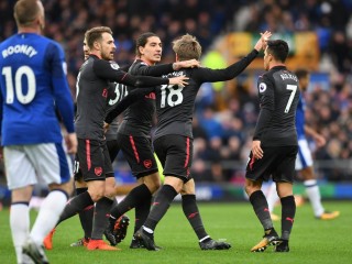 އާސެނަލް ކުޅުންތެރިން ލަނޑު ޖެހުމަށްފަހު އުފާފާޅުކުރަނީ 