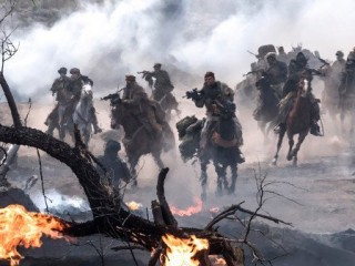 "12 ސްޓްރޯންގް" ގެ ޕޯސްޓަރެއް