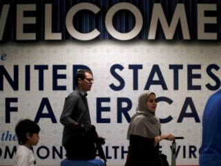 އެމެރިކާއާށް އެތެރެވާ ފަސިންޖަރުން އިތުރަށް ސްކްރީން ކުރަނީ