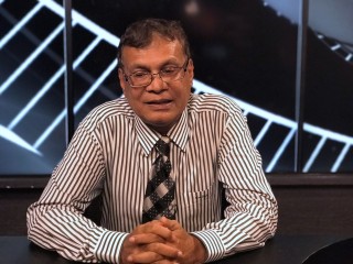 ޝަރީފް ރާއްޖެ ޓީވީ ފަލަ ސުރުޚީ ޕްރޮގްރާމްގައި ވާހަކަ ދައްކަވަނީ