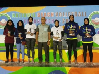 ނެޝަނަލް ބީޗް ވޮލީ ވިމެންސް ޑިވިޝަން: ޗެމްޕިއަންކަން ރާޝިދާ އަދި ޒީނިއާގެ ޕެއާ ހޯދައިފި