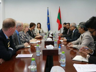 މިދިޔަ އަހަރުގެ އޮކްޓޯބަރުގައި ރާއްޖެއަށް ޒިޔާރަތްކުރި އީޔޫގެ ވަފުދުން ފޮރިން މިނިސްޓަރާ ބައްދަލުކުރަނީ