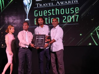 މަޓާޓޯ މޯލްޑިވްސް ޓްރެވަލް އެވޯޑްސްގެ ގެސްޓް ހައުސް އެޑިޝަން އަށް ހޮވުނު ފަރާތްތަކަށް އެވޯޑް ހަވާލުކޮށްފި