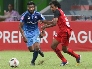 ނިއުއާ ތިނަދޫ ބައްދަލުކުރި މެޗުގެ ތެރެއިން ދަގަނޑޭ ތިނަދޫ ކުޅުންތެރިއެއްގެ ކައިރިން ނައްޓާލަން މަސައްކަތް ކުރަނީ 