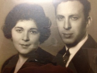 އަށްޑިހަ އަހަރުވީ ދެމަފިރިން