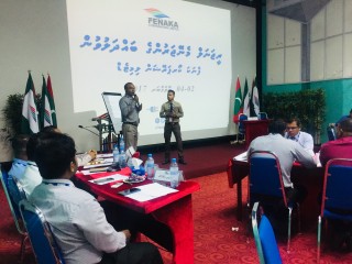 ފެނަކަ ރީޖަނަލް މެނޭޖަރުންގެ ހުރި ކަންބޮޑުވުންތަކާ ބެހޭ ގޮތުން މަޝަވަރާ ކޮށްފި