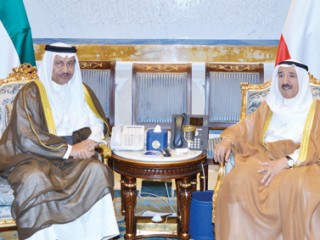 ގަތަރުގެ މައްސަލައިގައި އުފެދިފައިވާ ޚިލާފްތައް ހައްލުކުރުމަށް ކުވެއިތުގެ އަމީރު ގޮވާލައްވައިފި