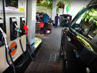 ލަންކާއަށް ތެލުގެ ތާށިކަން ކުރިމަތިވެއްޖެ