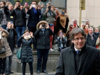 ޕުއިޖެމޮންޓް އަމިއްލައަށް ބެލްޖިއަމްގެ ޕޮލިހަށް ހާޒިރުވެއްޖެ