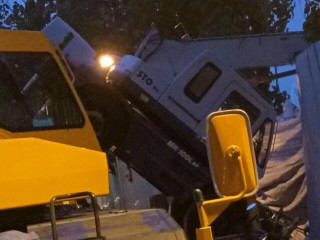 ފުޑް ކޯޓުތަކުގެ ސަތަރި ނަގަން އުޅެނިކޮށް ކެރޭނެއް ފުރޮޅާލައިފި