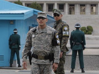 ޑީއެމްޒީގައި ދެކުނު ކޮރެއާ ސިފައިންނާއިއެކު އެމެރިކާ ސިފައިން ސަލާމަތީ ކަންކަން ބަލަހައްޓަނީ