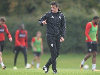 ވޮޓްފޯޑުގެ ކޯޗަށް އެވަޓަންއިން ފާރަލަނީ!