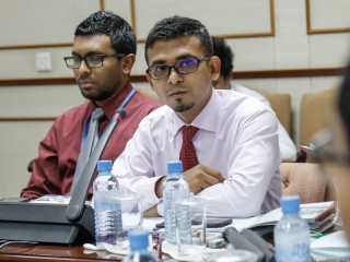 ފިނޭންސް މިނިސްޓަރު އަހުމަދު މުނައްވަރު މަޤާމުން އަޒުލުކުރަންޖެހޭ!