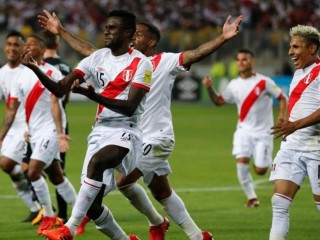 ވޯލްޑް ކަޕުގެ ޖާގައެއް ކަށަވަރު ކުރުމަށް ފަހު ޕެރޫގެ ކުޅުންތެރިން އުފާ ފާޅުކުރަނީ 