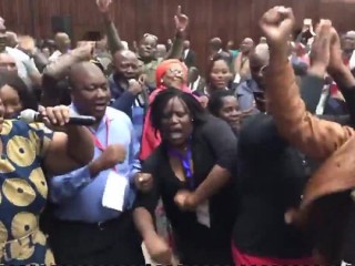 ވެރިކަންކުރާ ޕާޓީގެ ލީޑަރުކަމުން މުގާބޭ ވަކިކޮށްފި