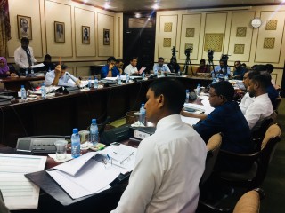 ބަޖެޓް ކޮމެޓީ: އިދިކޮޅު މެމްބަރުން ވާހަކަ ދެއްކެވުމަށް އެކަށީގެންވާ ވަގުތު ނުދިނުމުން އެ މެމްބަރުން މިއަދުގެ ކޮމެޓީ ދޫކުރައްވައި ނިކުމެވަޑައިގެންފި