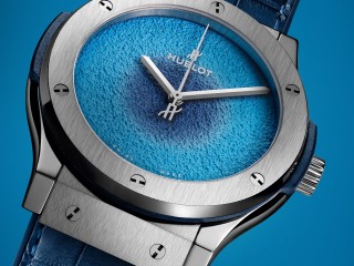 ރާއްޖޭގެ ކަނޑުގެ ރީތިކަން ހޫބްލޯގެ ގަޑިތަކަށް ރަންދެލިން ގެނެސްދީފި