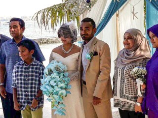 ރައީސް ޔާމީންގެ ދޮށީ ދަރިކަލުންގެ ކައިވެނި ހަފްލާގައި ރައީސް ޔާމީނުގެ ބޭފުޅުންނާއި އަނބިކަނބަލުން