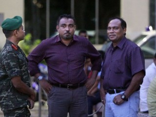 ކުރީގެ ޑިފެންސް މިނިސްޓަރު ތޮލްހަތު އިބްރާހިމް ކަލޭފާނު، މޫސާ އަލީ ޖަލީލާއި އިބްރާހިމް މުހައްމަދު ދީދީއާއެކު