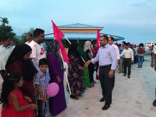 ތިނަދޫއަށް ވަޑައިގެންނެވި ސަރުކާރުގެ ޓީމަށް މަރުހަބާ ކިޔަނީ