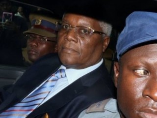 ޒިމްބާބުވޭގެ ކުރީގެ ފައިނޭންސް މިނިސްޓަރު ޗޮމްބޯ ކަފާލާތުގެ ދަށުން ދޫނުކޮށްލެވޭނެ: ކޯޓު 