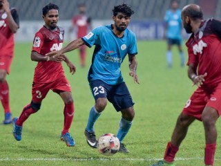 ދިވެހި ޕްރިމިއާ ލީގު: މިލަންދޫ އަތުން ބަލިވެ ގަދަ ހަތަރަކަށް ތިނަދޫ އިންތިޒާރު ކުރަންޖެހިއްޖެ