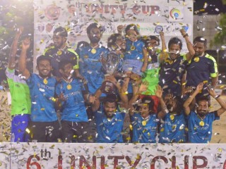 މި މުބާރާތުގެ ޗެމްޕިއަންކަން ހޯދި މަޑަވެލި ރަޓު ޓީމު ޓްރޮފީ އުފުލާލަނީ 