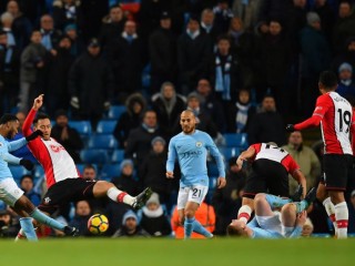 ސިޓީ މެޗުން މޮޅުވި ލަނޑު ސްޓާލިން ޖަހަނީ 