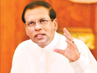 ސޯޝަލް މީޑިއާ މަނާކުރުމުން ޑިޕްލޮމޭޓުން ފިއްތުންތައް ކުރިމަތިކުރުވި: ސިރިސެނާ