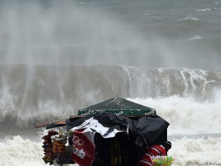 ތޫފާން އޮކި: ލަކްޝަދްވީޕަށް ބޮޑެތި ގެއްލުންތަކެއް ދަނީ ލިބެމުން