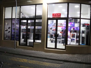 ރެޑްވޭވް އިން އިލެކްޓްރޯނިކްސް ސާމާނު ވިއްކާ ފިހާރައެއް ހުޅުވައިފި