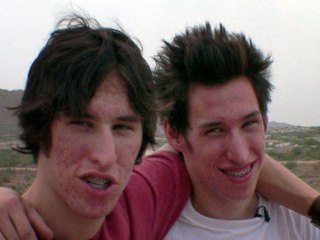 ބްރެޑް ޕިޓްއަށް ވާން އެއްމާބަނޑު ދެބެއިން ޕްލާސްޓިކް ސާޖަރީ ހަދައިފި