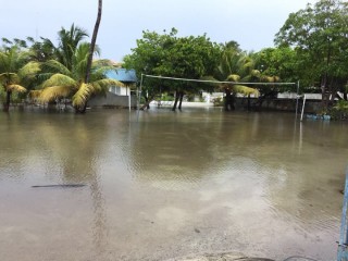 ހުވަދު އަތޮޅުގެ ރަށްތަކަށް ކުރަމުންދާ ވިއްސާރައާއި ގުޅިގެން ބައެއް ގޭގެއަށް ފެންވަދެ، ގެންލުންތައް ލިބިއްޖެ