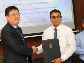 ށ އަދި ނ. އަތޮޅުގައި އިރުގެ އަލިން ކަރަންޓް އުފެއްދުމަށް ހިންގާ މަޝްރޫއުގައި ސޮއި ކޮށްފި